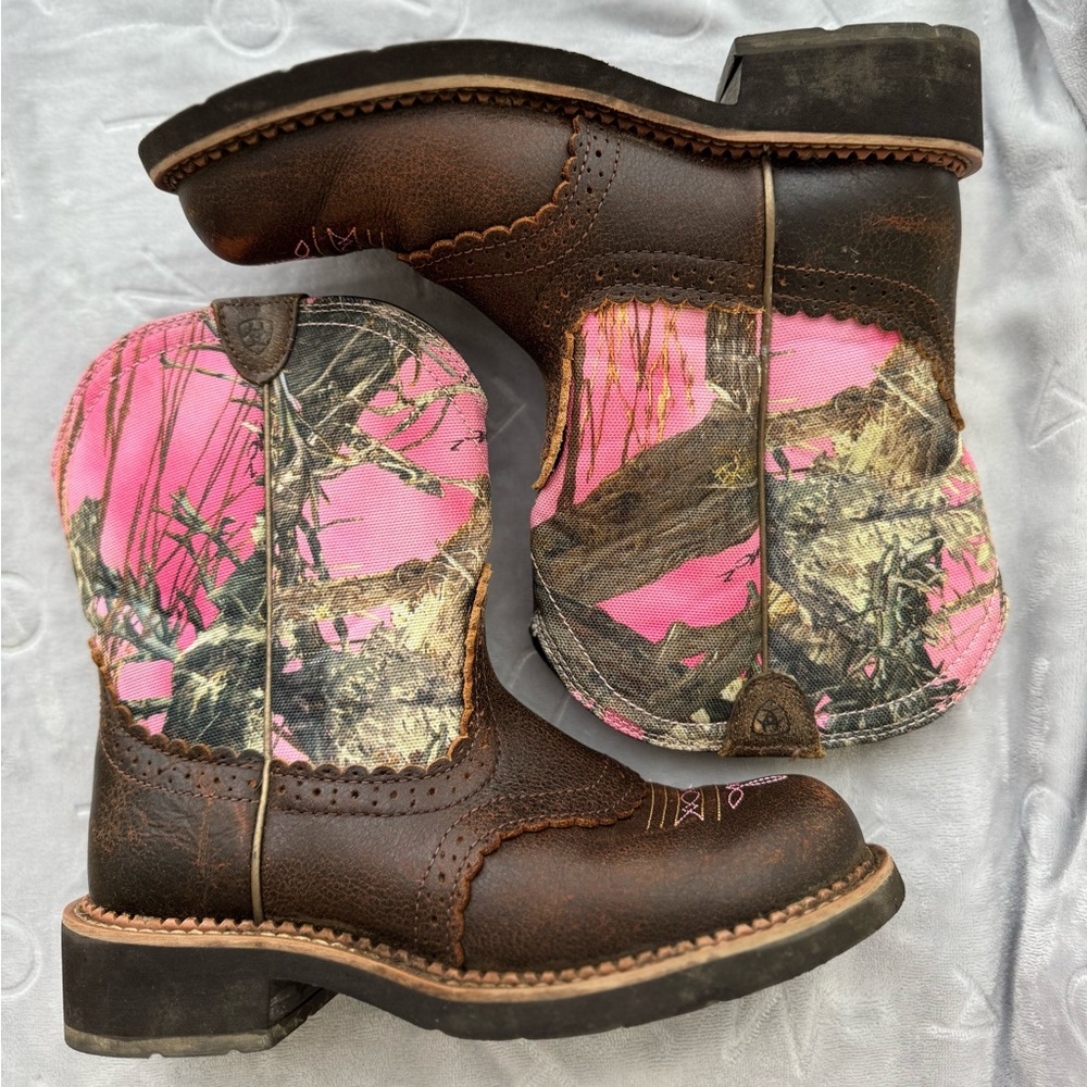 Size 8 ariat cowgirl boots